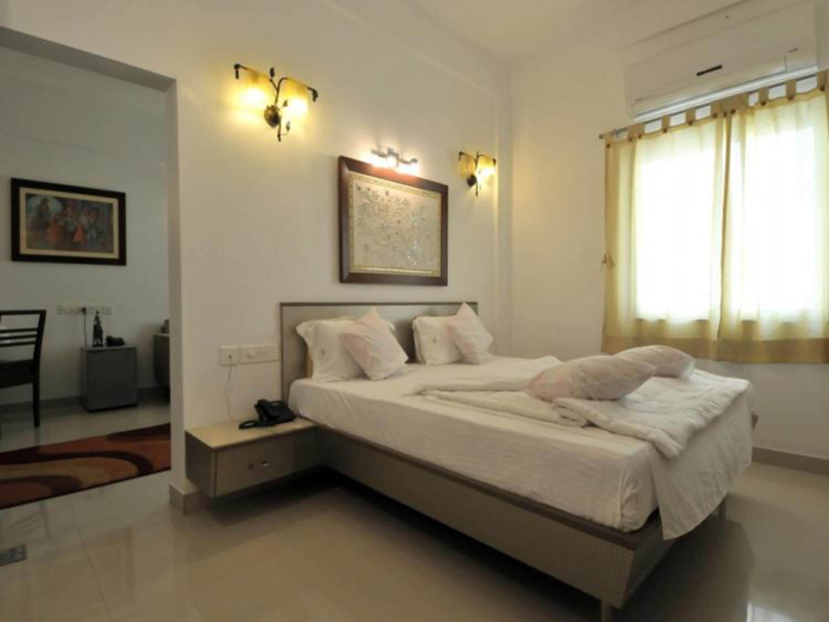 Habitación Premium | Minibar, caja de seguridad en la habitación y escritorio 