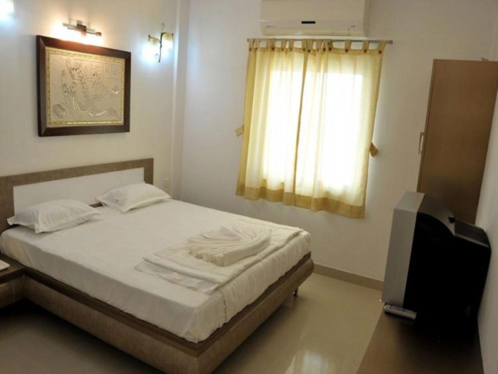 Minibar, in-room safe, desk, blackout curtains