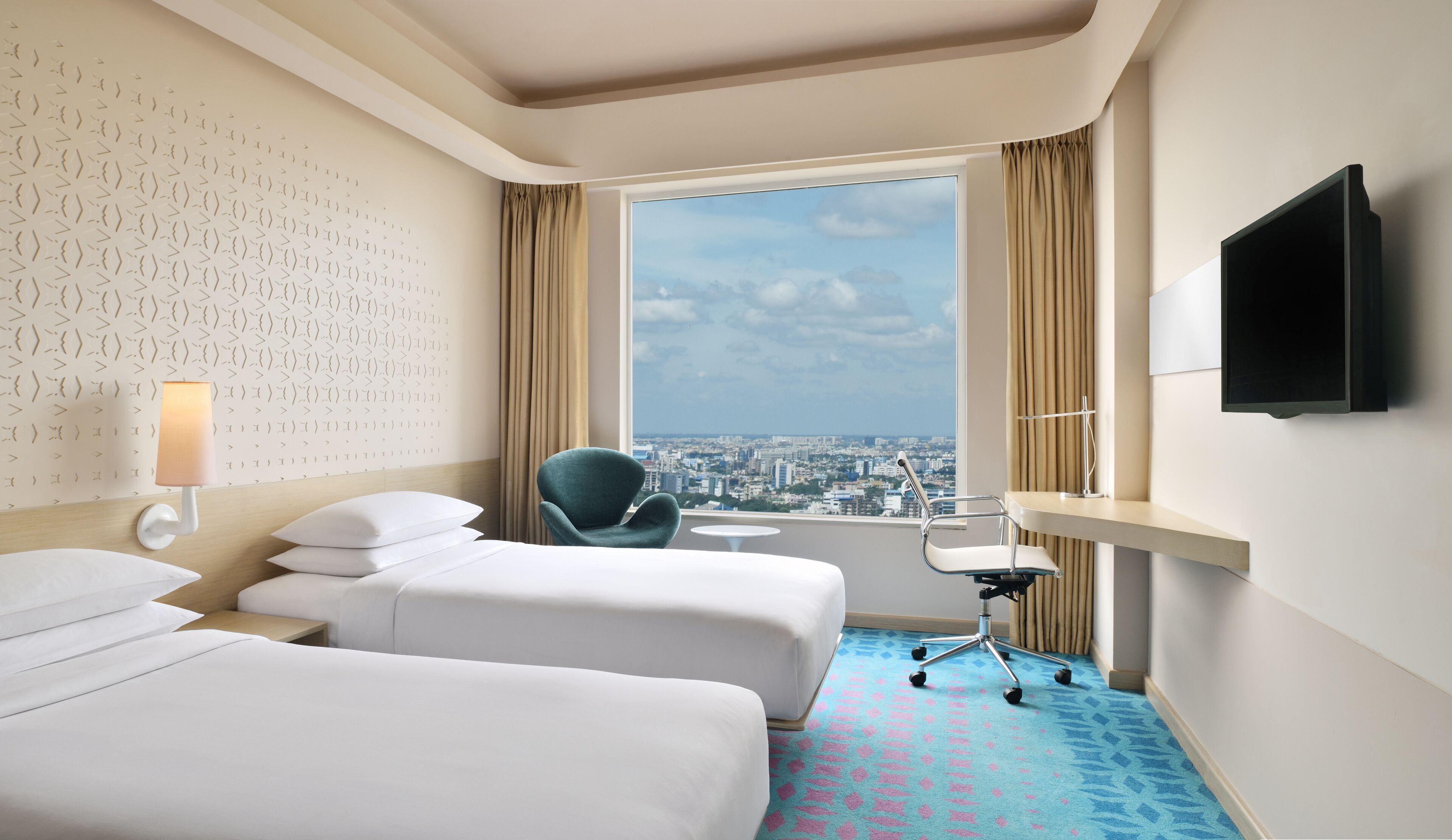 Phòng Deluxe, 2 giường đơn, quang cảnh thành phố | Bộ đồ giường cao cấp, chăn bông, minibar, két bảo mật tại phòng 