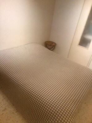 Blackout curtains, soundproofing, free WiFi, bed sheets