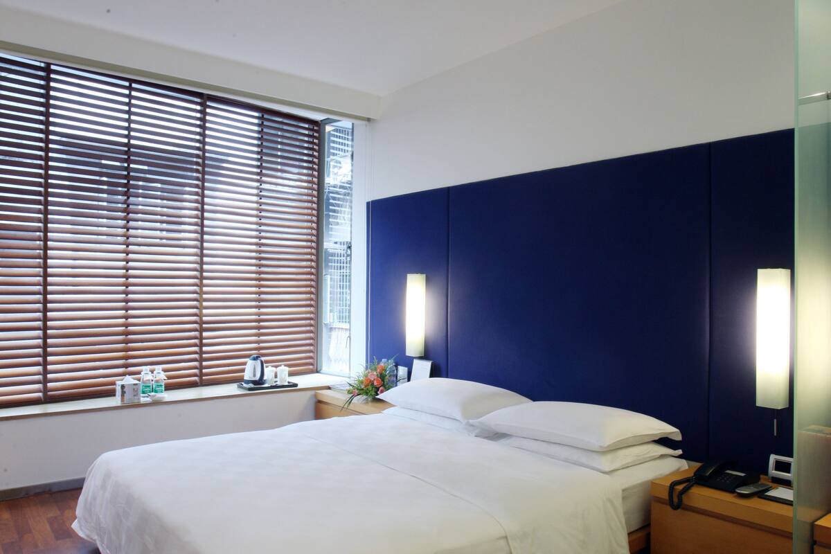 Standard-Doppelzimmer | Schreibtisch, Verdunkelungsvorhänge, kostenloses WLAN, Bettwäsche