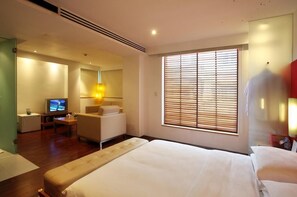 Desk, blackout drapes, free WiFi, bed sheets - Hotel Elan Guangzhou (Guangzhou)