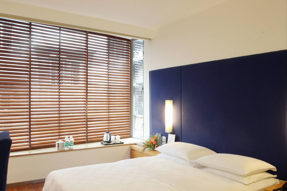 Business-Doppelzimmer | Schreibtisch, Verdunkelungsvorhänge, kostenloses WLAN, Bettwäsche