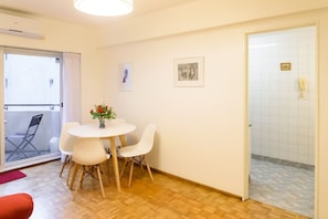 Departamento familiar, varias camas, para no fumadores, vista a la ciudad | Servicio a la habitación