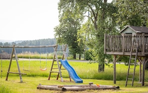 Zona de jocs infantil: a l'aire lliure