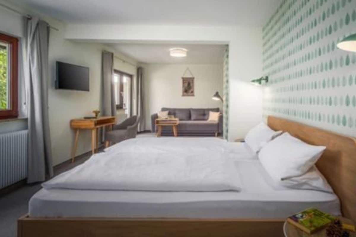 Junior Studio Suite | Blackout drapes, WiFi (free), individually decorated
