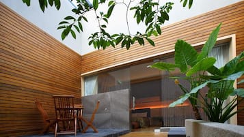 Deluxe Double Room, 1 Double Bed, Non Smoking | Desk, blackout drapes, soundproofing, free WiFi