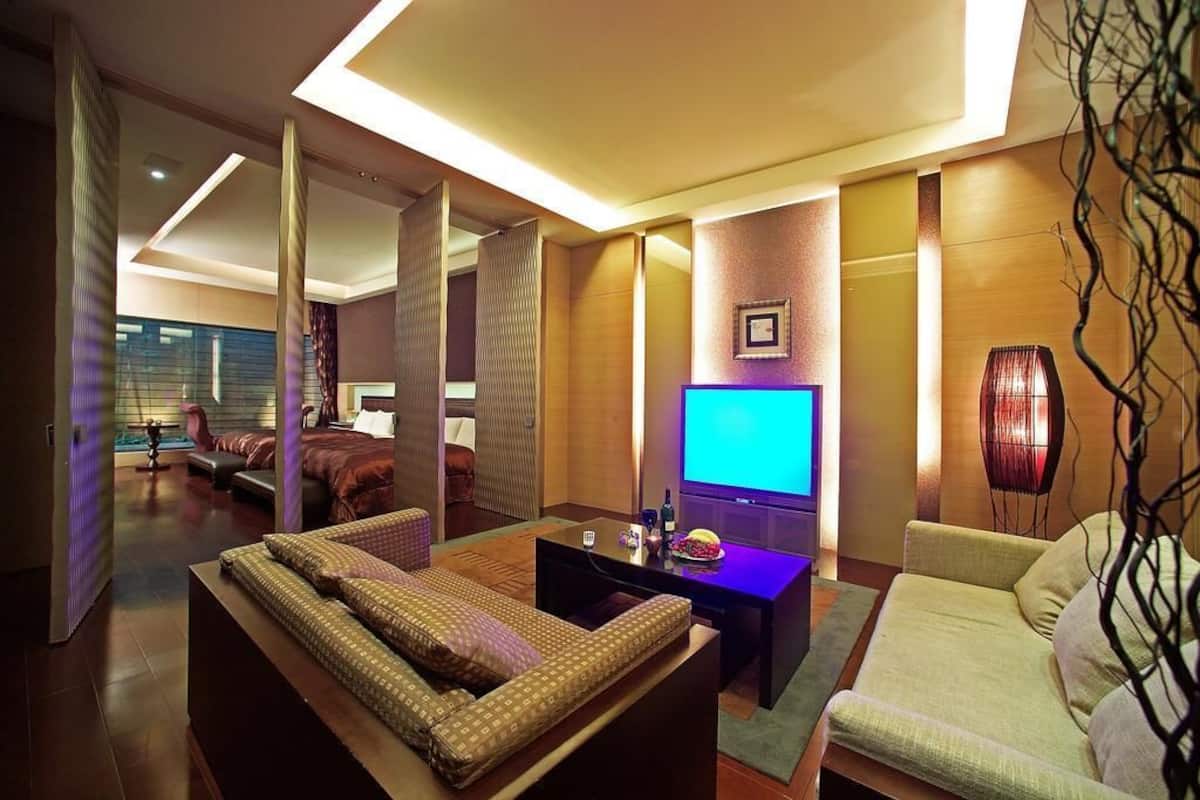 Quadruple Room, 2 Double Beds, Non Smoking | Interior