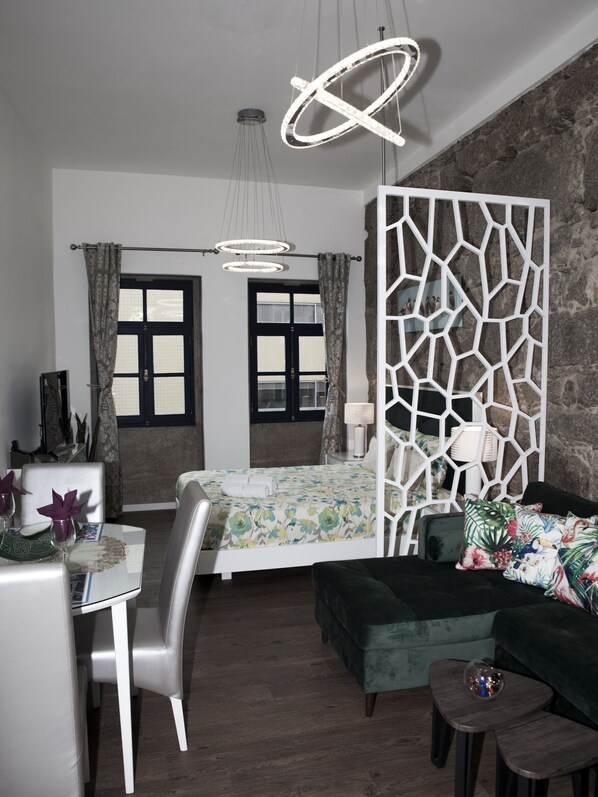 1 habitación, tabla de planchar con plancha, wifi y ropa de cama 