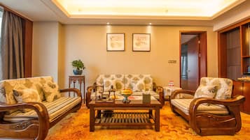 豪華套房 | 客廳 | 平面電視