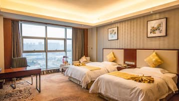 Deluxe Twin Room | Desk, blackout drapes, rollaway beds, free WiFi