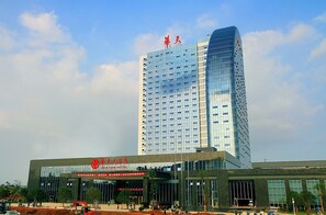 Front of property - Loudi Huatian Hotel (Loudi)