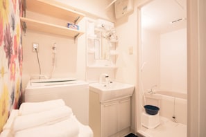 Apartment | Bathroom | Separate tub and shower, deep soaking tub, free toiletries, hair dryer