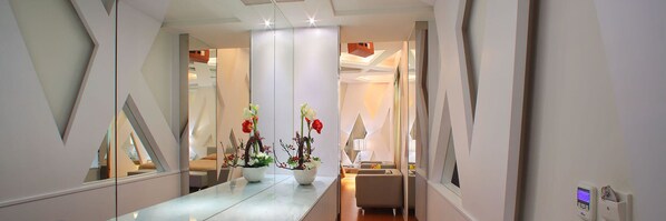 包含每日当地美食早餐