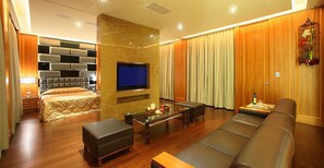 디럭스 쿼드룸, 더블침대 2개, 금연 | 고급 침구, 각각 다른 스타일의 인테리어, 각각 다르게 가구 비치, 책상