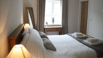 Cottage, 1 Bedroom (Willow) | Iron/ironing board, bed sheets