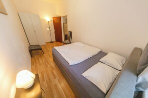1 chambre, fer et planche à repasser, Wi-Fi gratuit, draps fournis