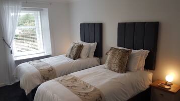Apartment, 2 Bedrooms | 2 bedrooms, desk, free WiFi