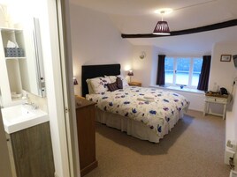 Individually furnished, free WiFi, bed sheets