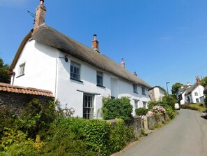Front of property - Middletown Farmhouse B&B (Okehampton)