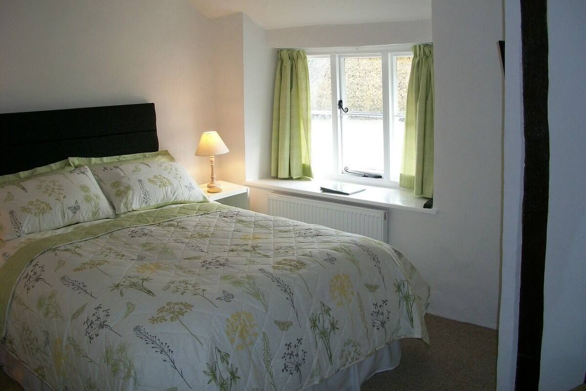 Double Room, Ensuite | Individually furnished, free WiFi, bed sheets