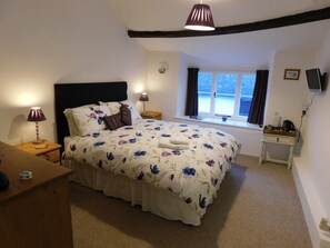 Individually furnished, free WiFi, bed sheets - Middletown Farmhouse B&B (Okehampton)