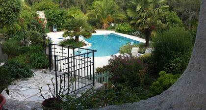 Beau rez de chaussée de villa avec piscine, Le Pradet (Var)