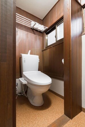 Casa tradicional, para no fumadores (Private Vacation) | Baño | Tina con regadera, tina profunda, amenidades de baño gratuitas 