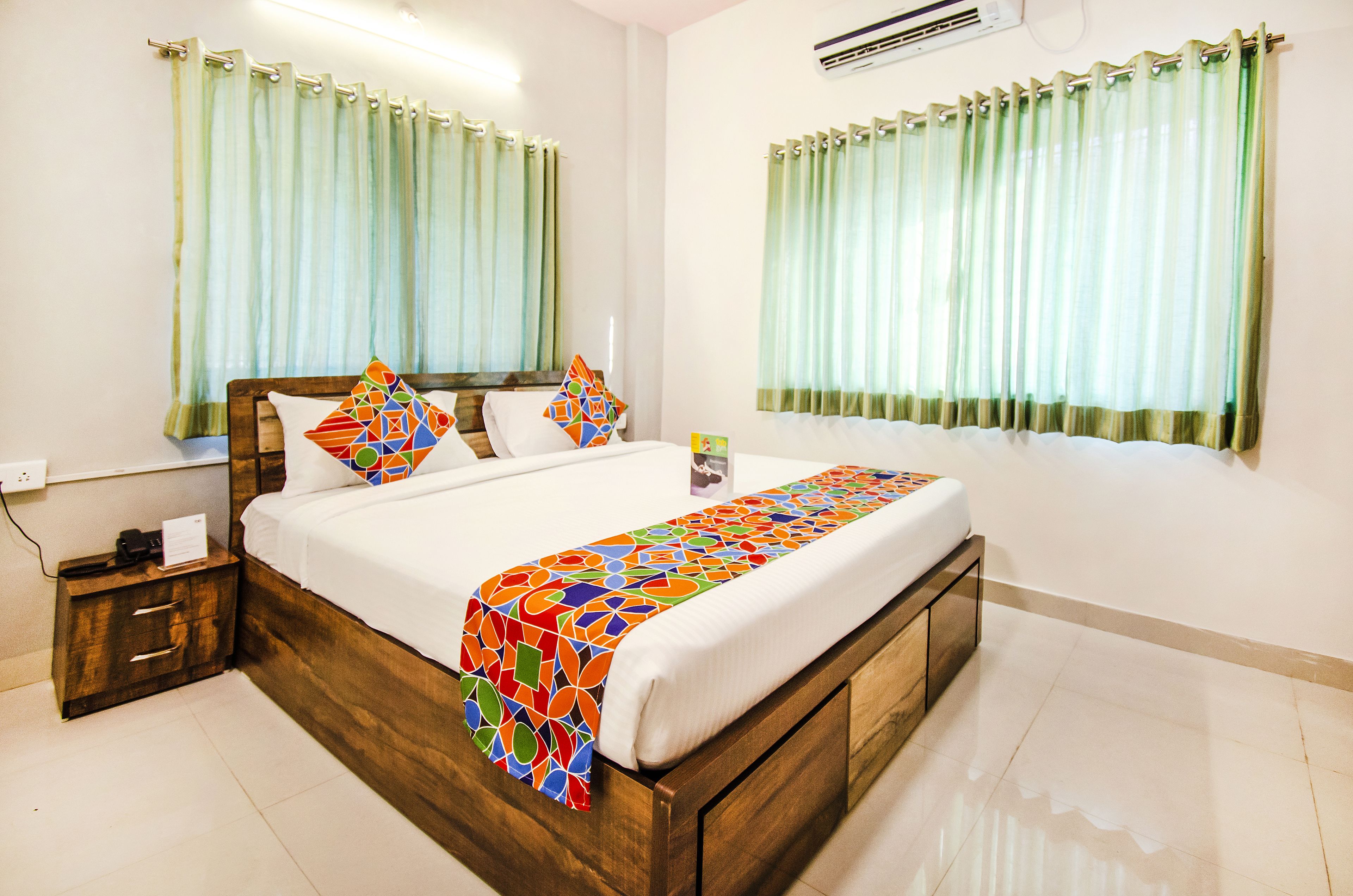 Deluxe-Zimmer, 1 Doppelbett, Nichtraucher | Schreibtisch, Zustellbetten, kostenloses WLAN