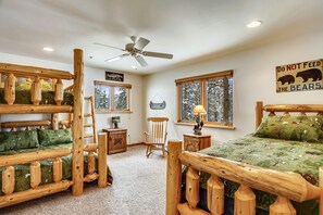 4 bedrooms, iron/ironing board, free WiFi, bed sheets