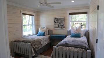 4 quartos, ferros/tábuas de passar roupa, Wi-Fi, roupa de cama