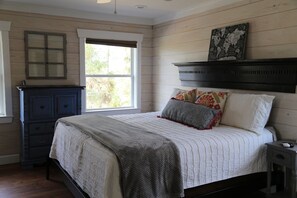 4 habitaciones, tabla de planchar con plancha, wifi y ropa de cama 