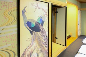 Interior detail - Gold House Namba Minami (Osaka)