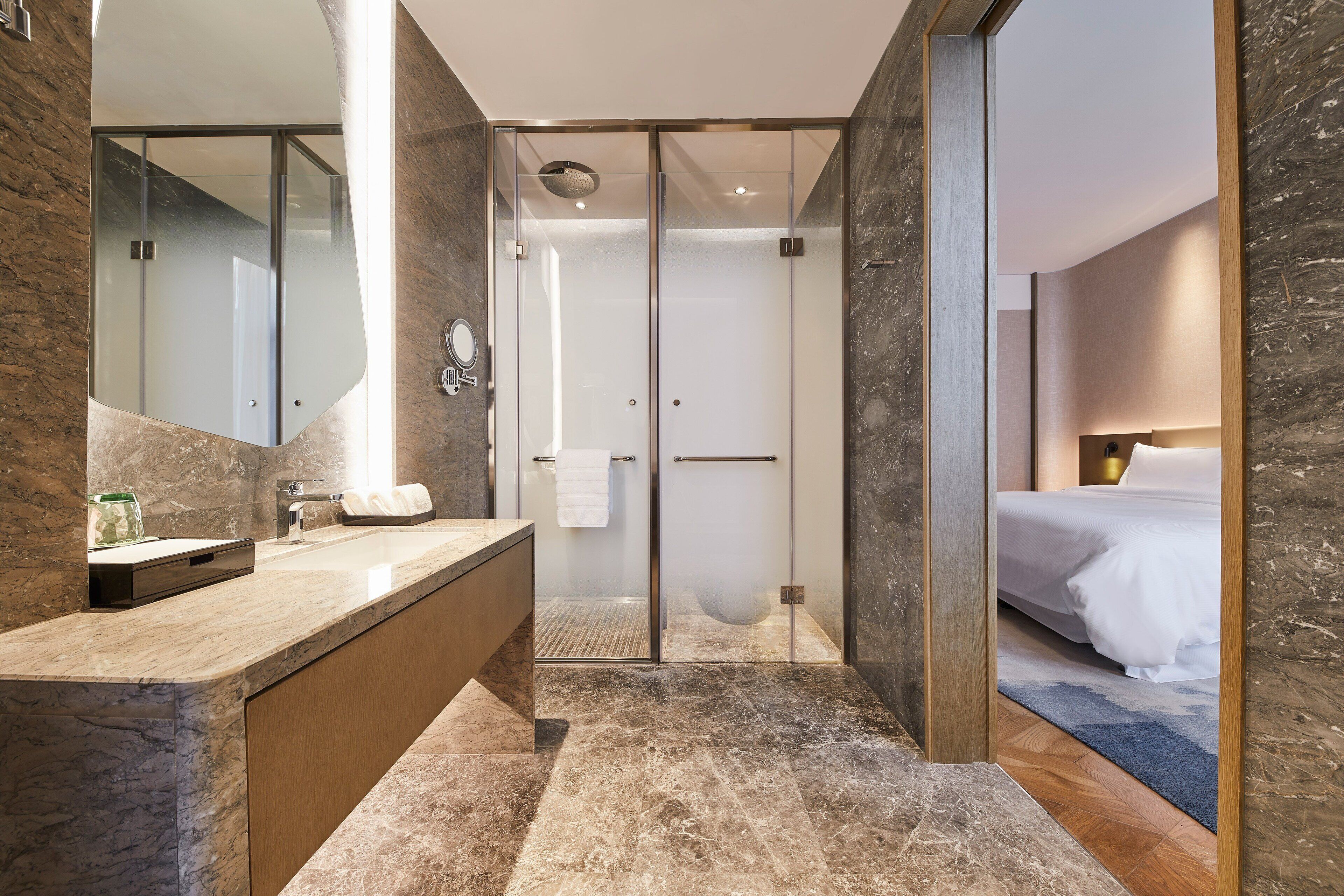 Room, 1 King Bed (Renewal Room, World Expo City View) | Bathroom | Separate tub and shower, free toiletries, hair dryer, bathrobes