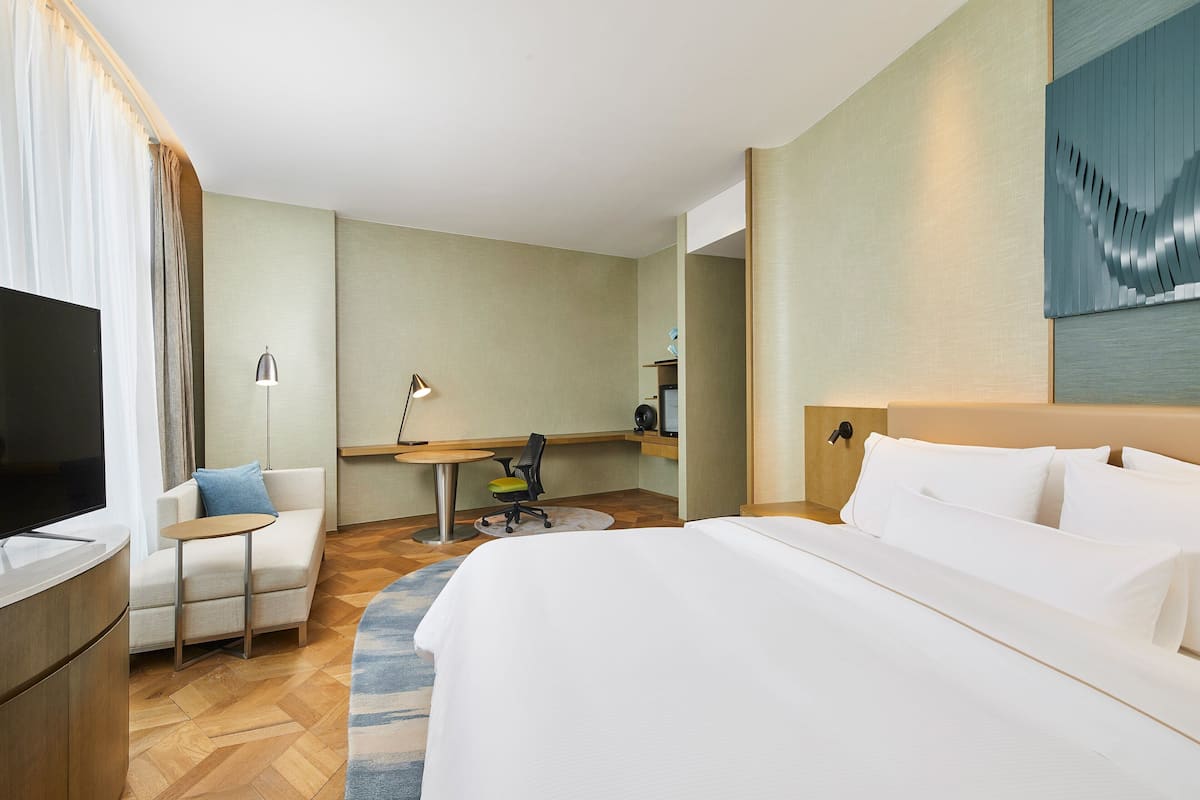 Club Room, 1 King Bed