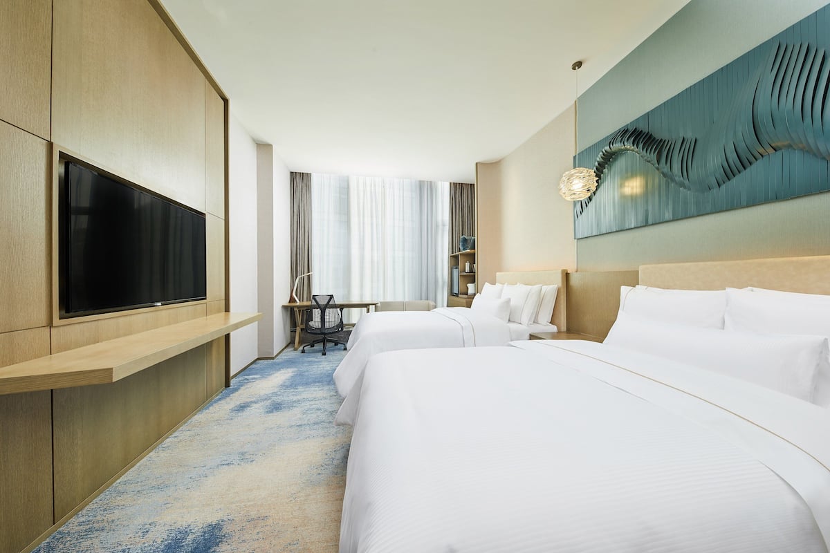 1 bedroom, premium bedding, in-room safe, desk