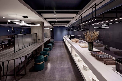 Haifu Hotel & Suites