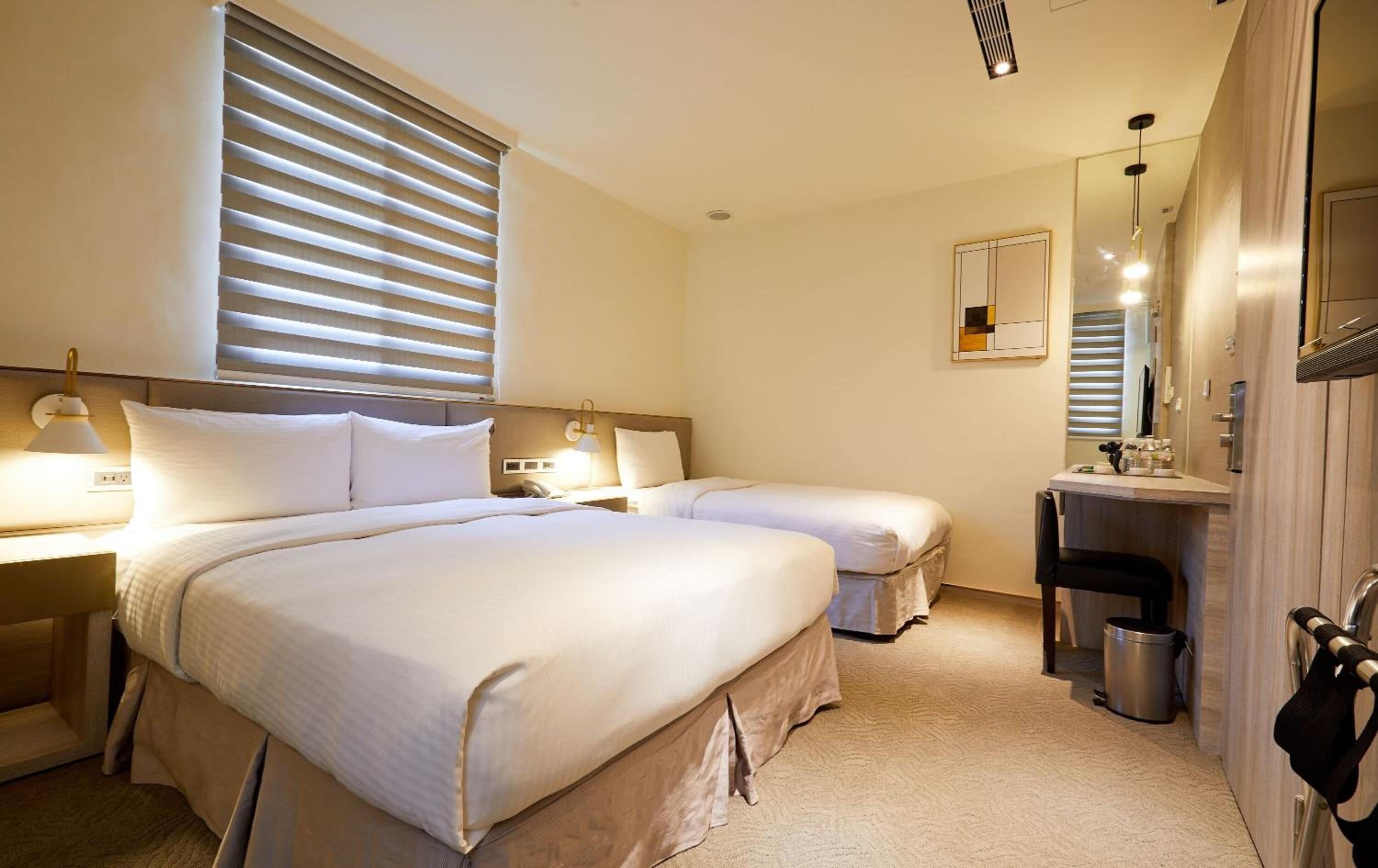 triple room | in-room safe, desk, soundproofing, free wifi