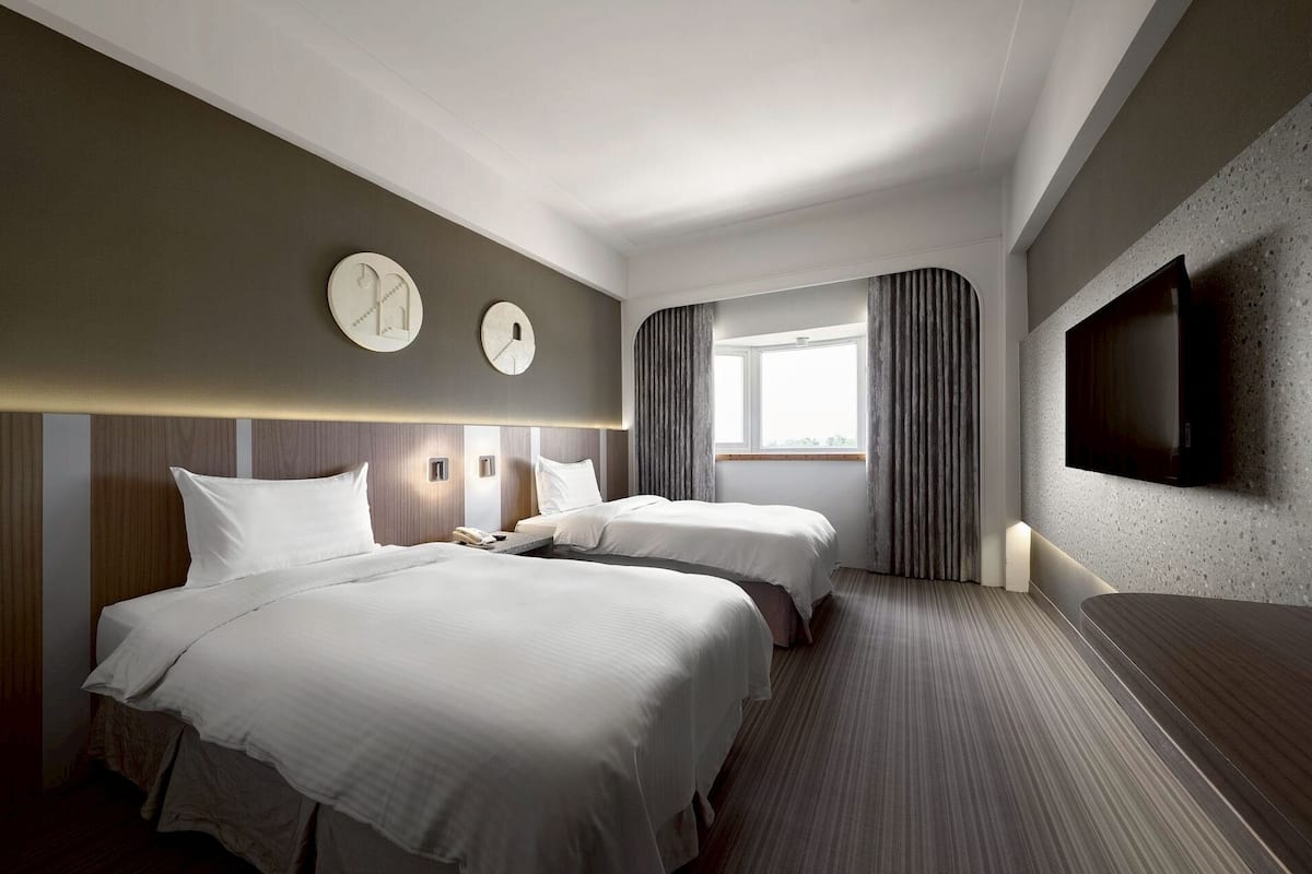 Deluxe Twin Room, Multiple Beds, Non Smoking, Ensuite | Premium bedding, down duvets, pillow-top beds, individually decorated