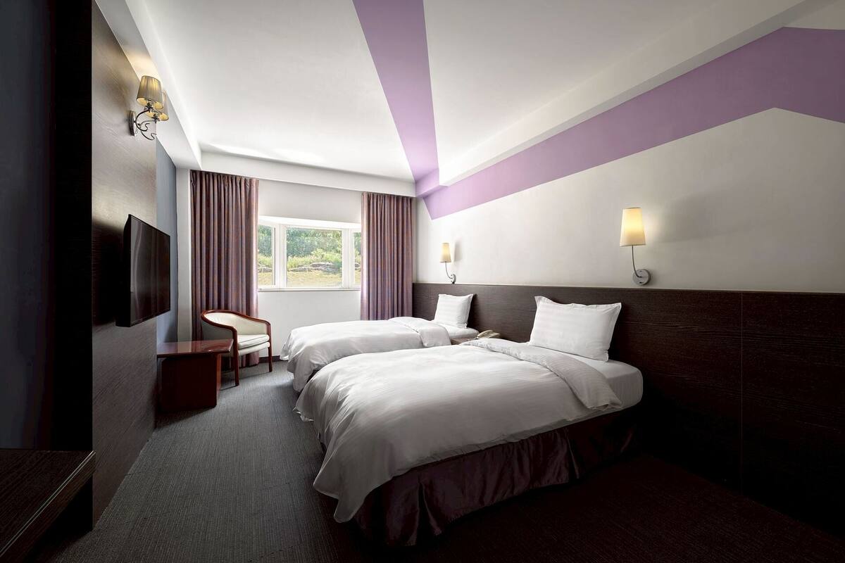 Deluxe Twin Room, Multiple Beds, Non Smoking, Ensuite | Premium bedding, down duvets, pillow-top beds, desk
