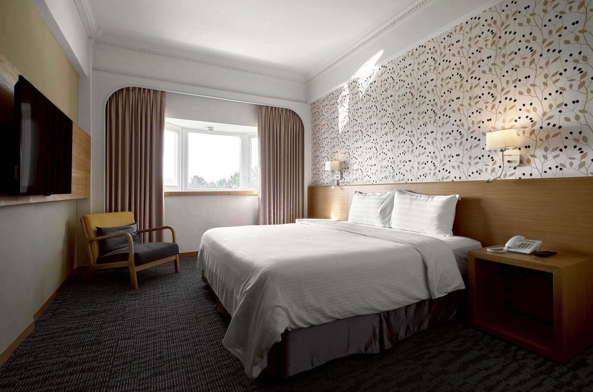 Deluxe Double Room, 1 Queen Bed, Non Smoking, Ensuite | Premium bedding, down comforters, pillowtop beds, desk