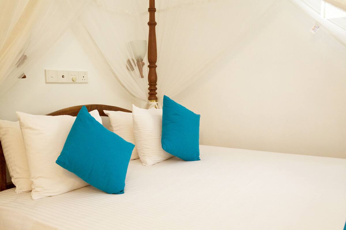 Habitación individual Deluxe, para no fumadores | Ropa de cama
