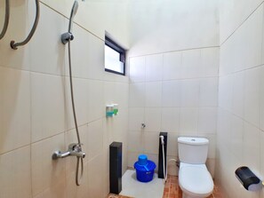 Bathroom - The Batu Villas No 10 near Museum Angkut (Batu)