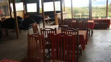 Sudah termasuk sarapan prasmanan setiap hari