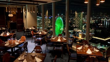 3 restoran, kahvaltı, öğle yemeği, akşam yemeği sunulur, Japon mutfağı