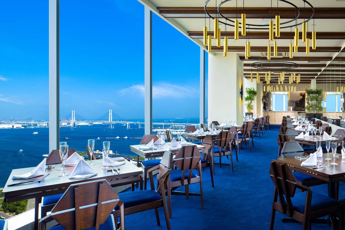 3 restaurants, breakfast, lunch, dinner served; japanese cuisine