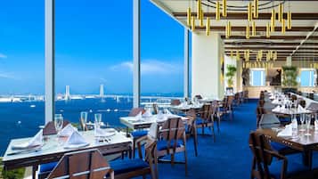 3 restoran, kahvaltı, öğle yemeği, akşam yemeği sunulur, Japon mutfağı