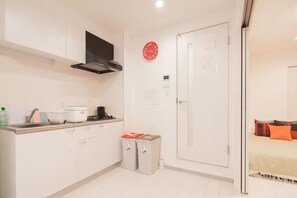 スーペリア アパートメント | 専用簡易キッチン | 冷蔵庫、電子レンジ、コンロ、電気ポット