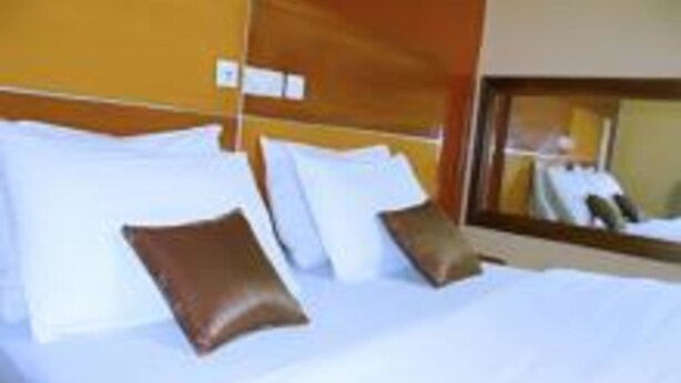 高級客房, 1 張加大雙人床, 非吸煙房 | 高級寢具、書桌、遮光布/窗簾、熨斗/熨衣板