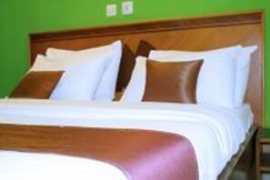 Premium bedding, desk, blackout curtains, iron/ironing board - Les Hotels Eulis (Abidjan)